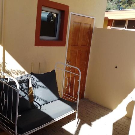 Larochelle Guesthouse Keetmanshoop Zimmer foto