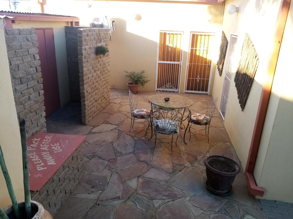 Larochelle Guesthouse Keetmanshoop Exterior foto