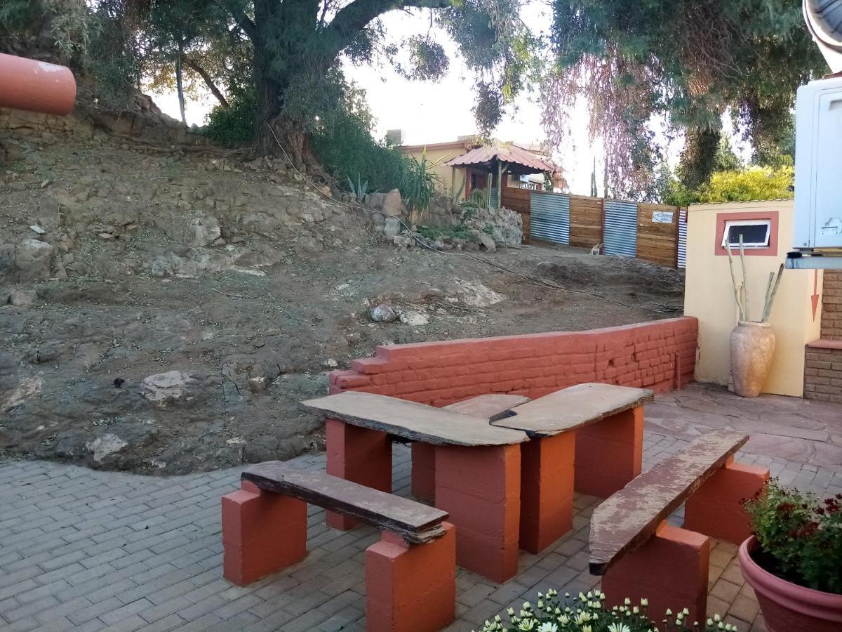 Larochelle Guesthouse Keetmanshoop Exterior foto