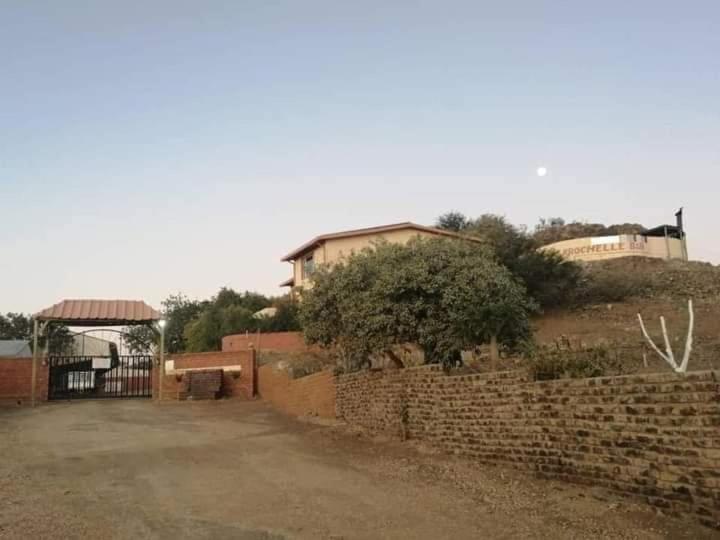 Larochelle Guesthouse Keetmanshoop Exterior foto