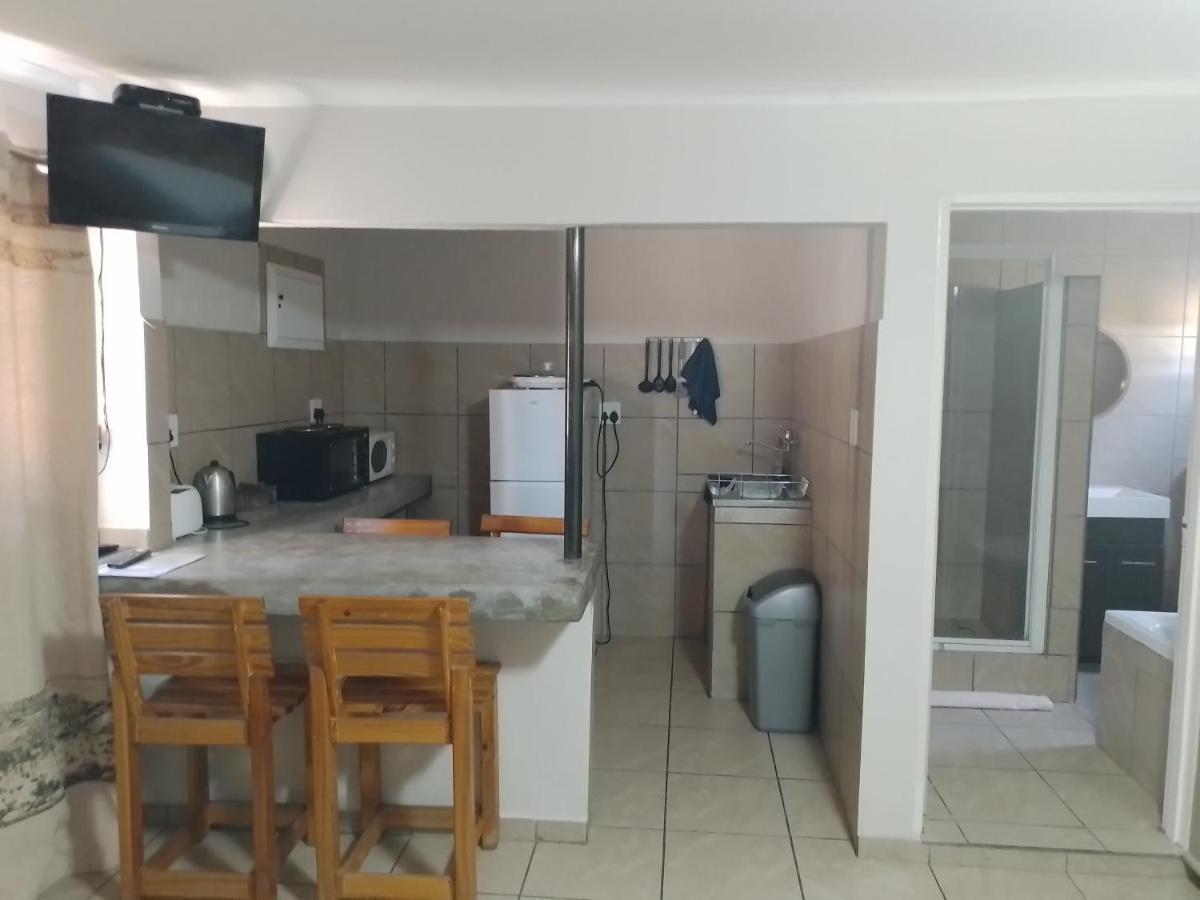 Larochelle Guesthouse Keetmanshoop Exterior foto