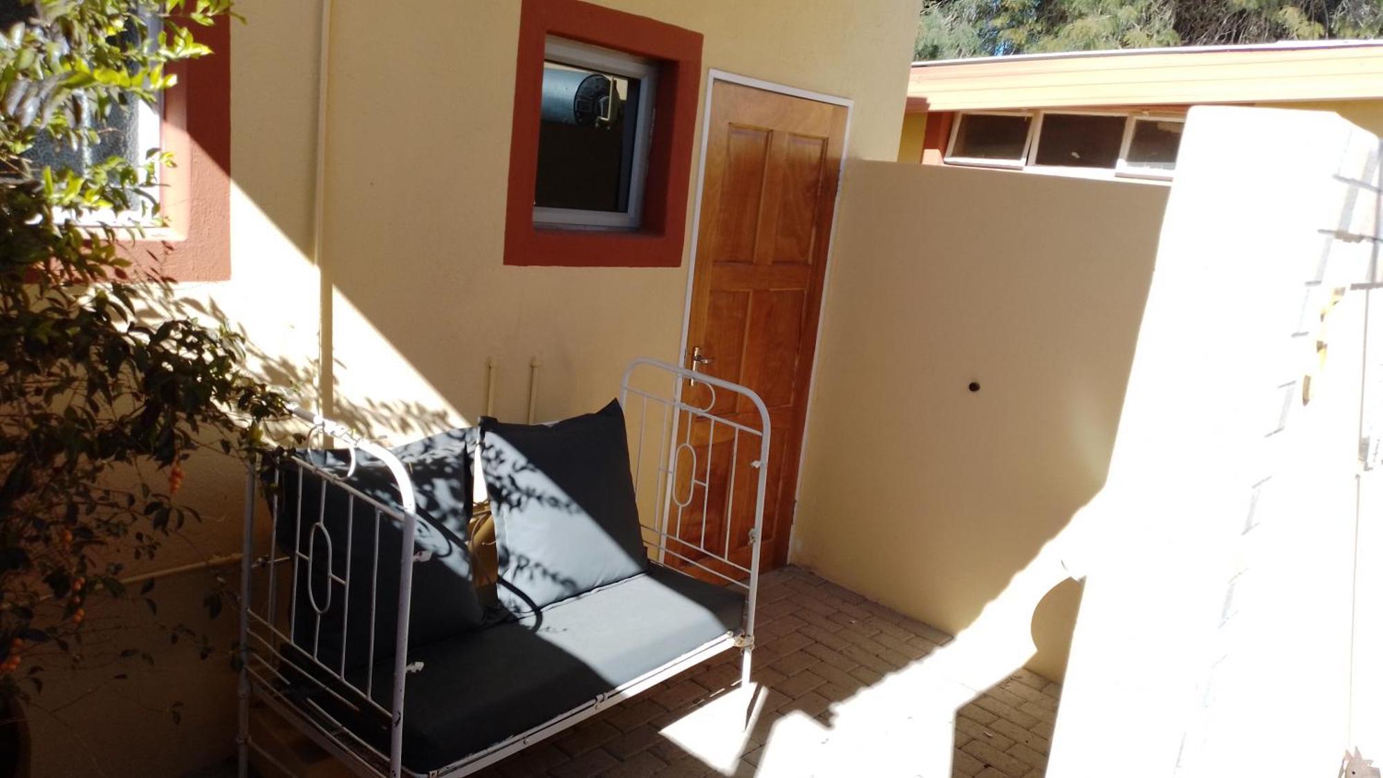 Larochelle Guesthouse Keetmanshoop Zimmer foto