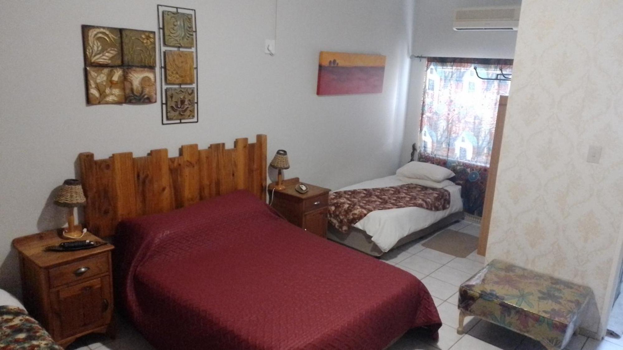 Larochelle Guesthouse Keetmanshoop Zimmer foto