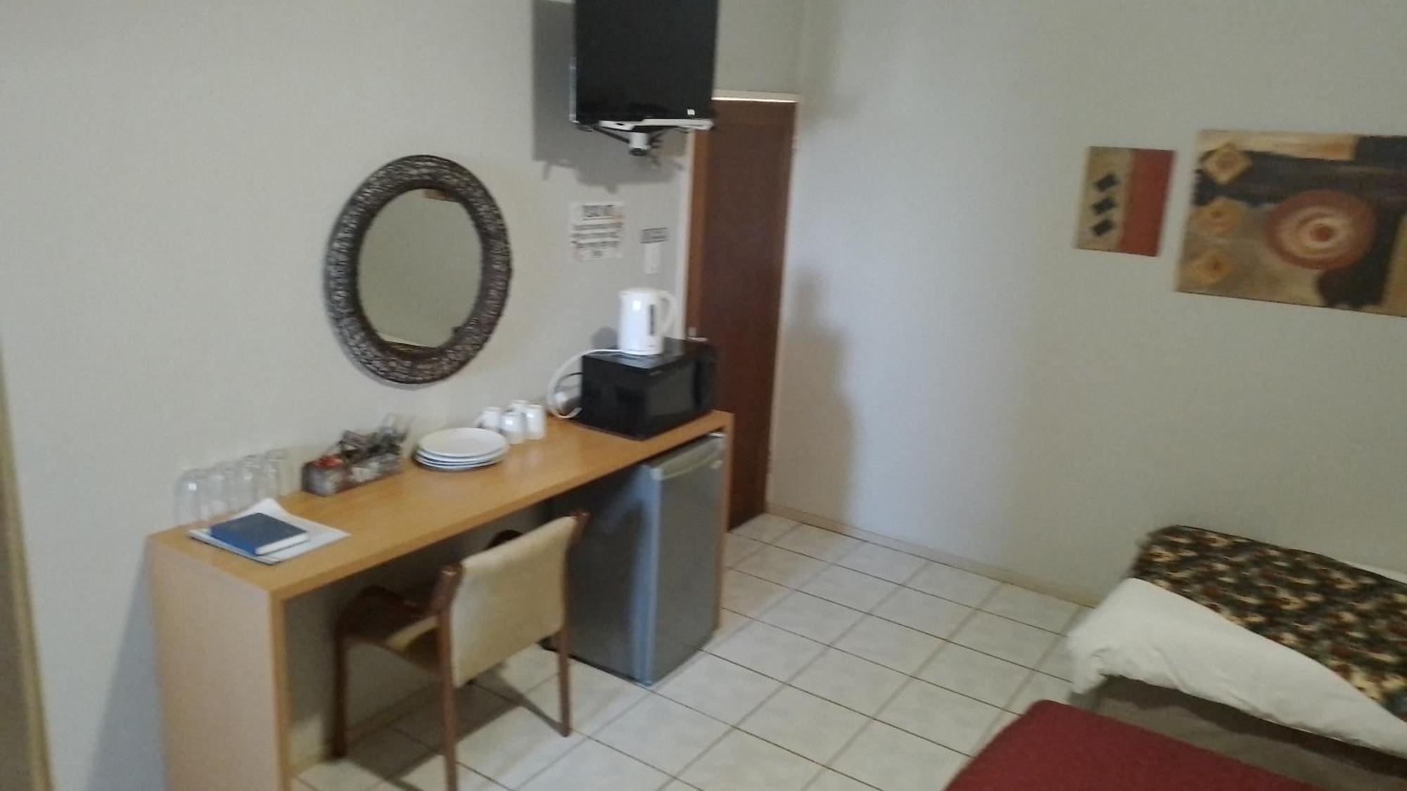 Larochelle Guesthouse Keetmanshoop Zimmer foto