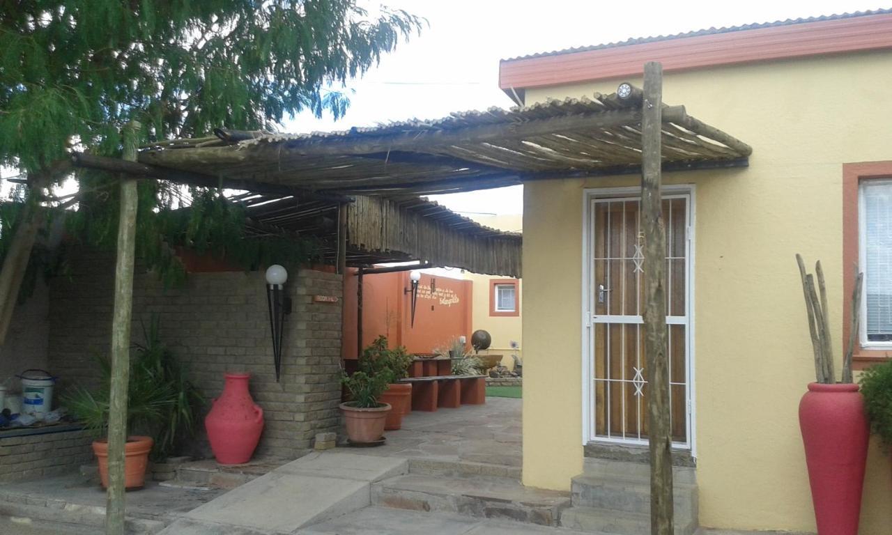 Larochelle Guesthouse Keetmanshoop Exterior foto