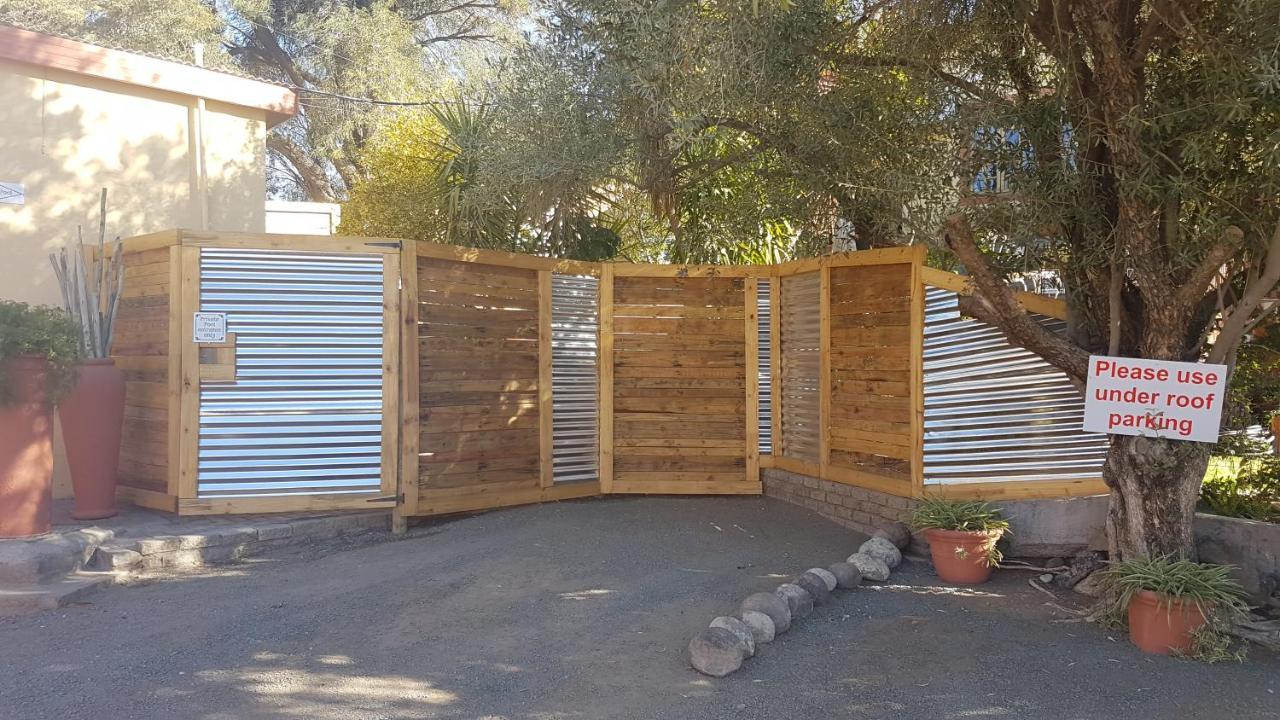 Larochelle Guesthouse Keetmanshoop Exterior foto